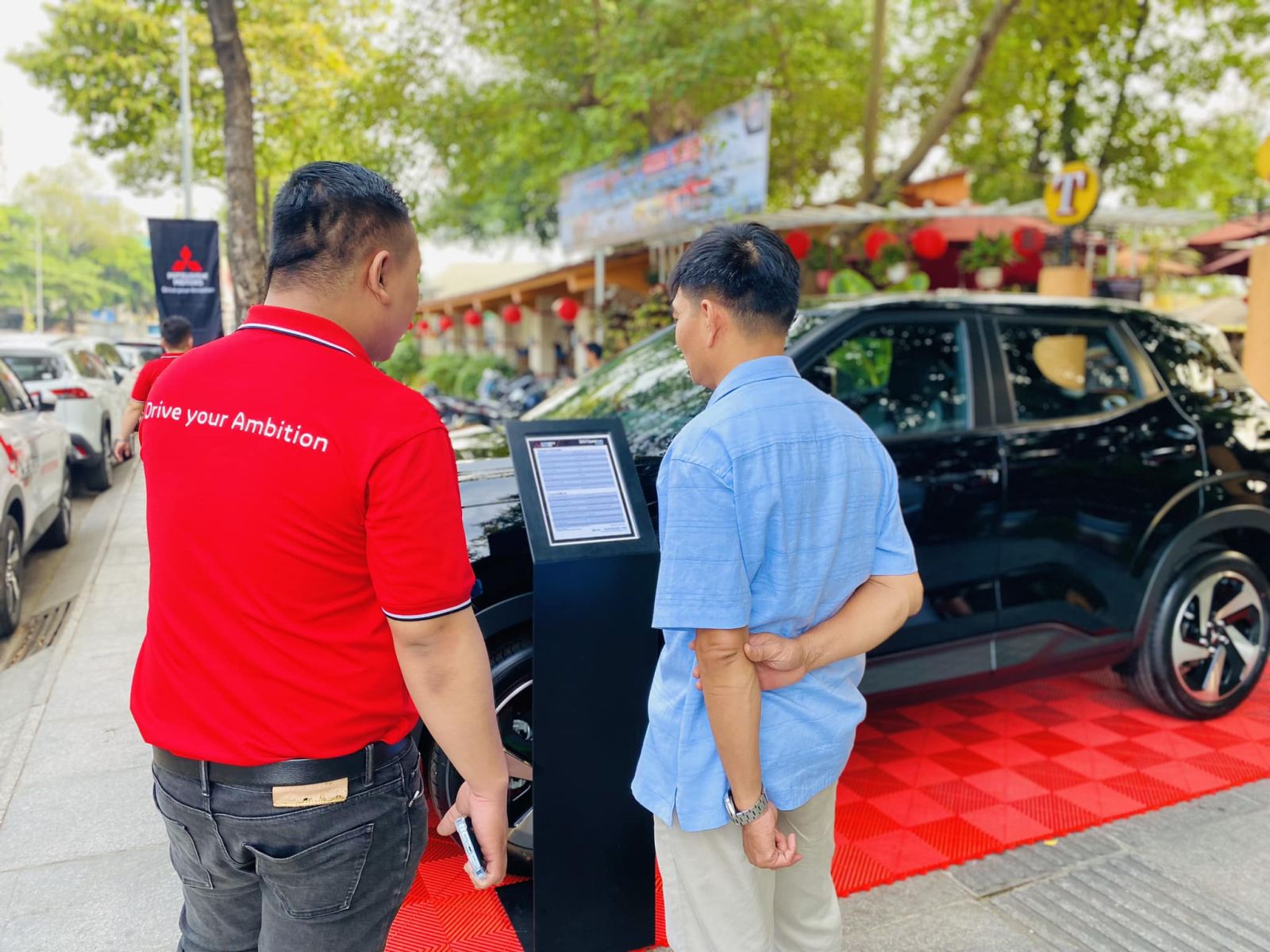 Đội ngũ chuyên gia Mitsubishi sẵn sàng cung cấp thông tin chi tiết về từng dòng xe