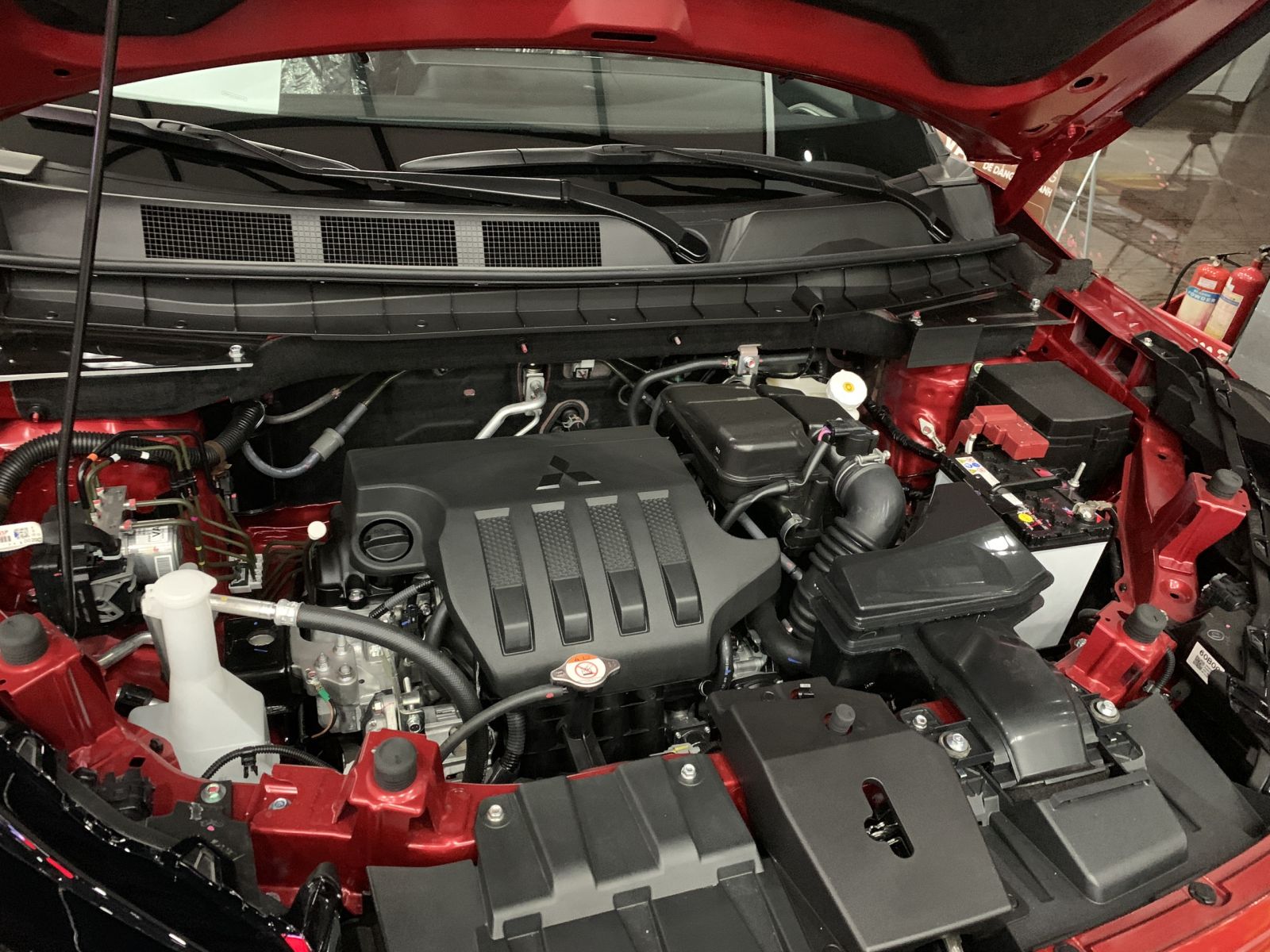 Động cơ: 1.5L MIVEC tiết kiệm nhiên liệu kết hợp với hộp số CVT, vận hành êm ái và mượt mà.